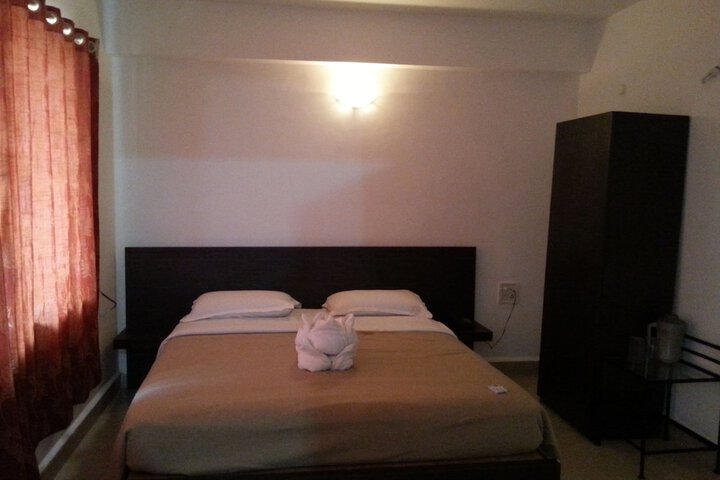 Room 2 of 33