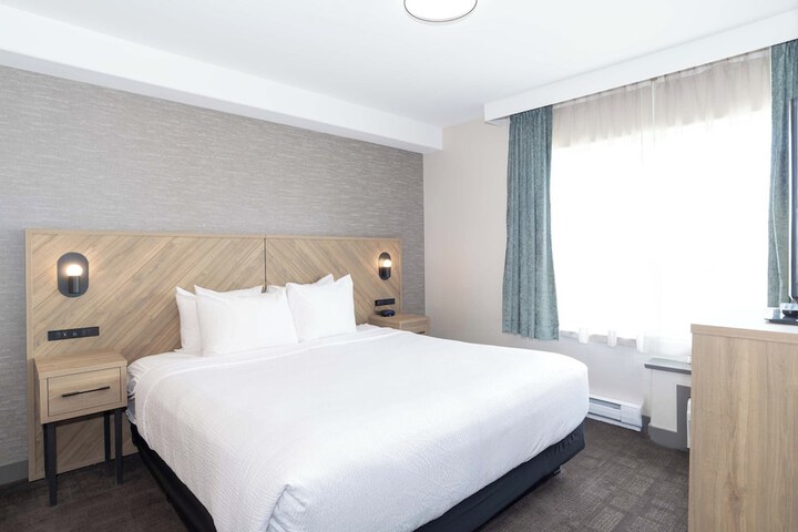Room 3 of 37