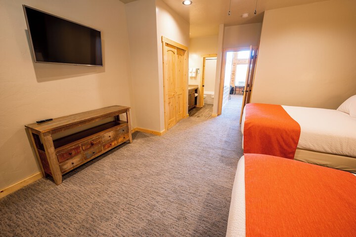 Room 21 of 83