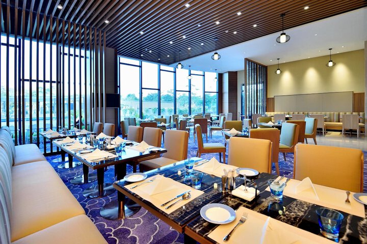 Dining 36 of 44