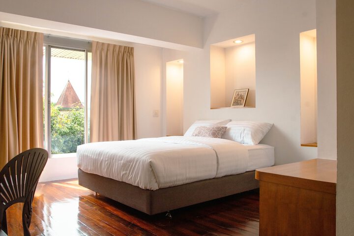 Room 2 of 9