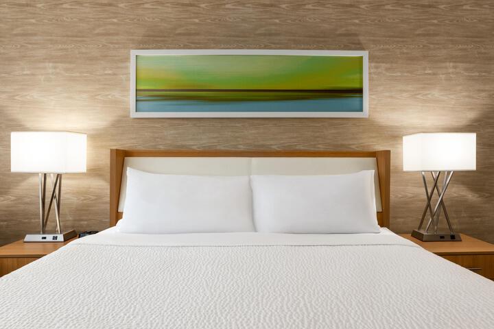 1 King Bed (5 of 8)