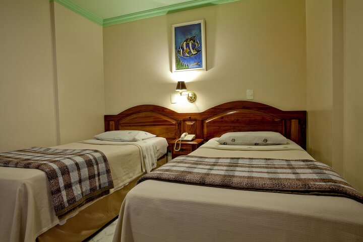 Room 6 of 18