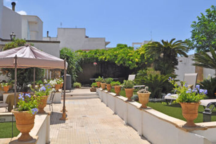 Hotel Exterior 4 of 21