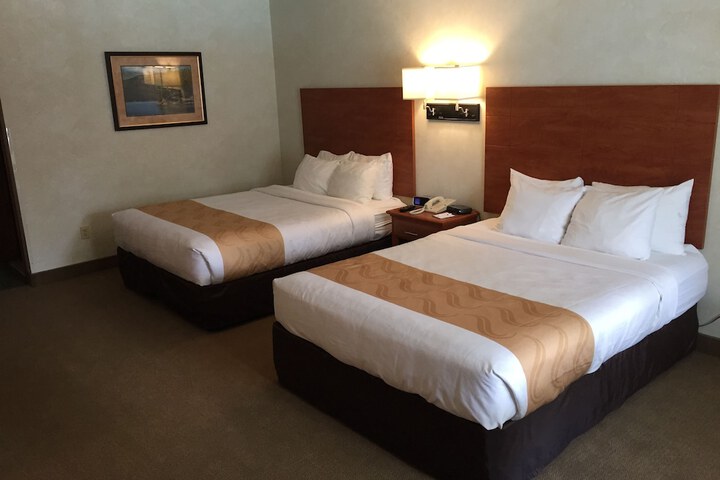2 Queen Beds (19 of 19)