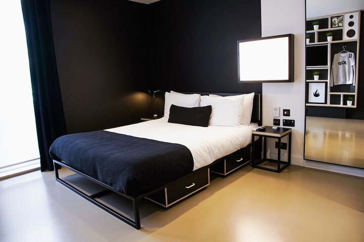 Room 33 of 71