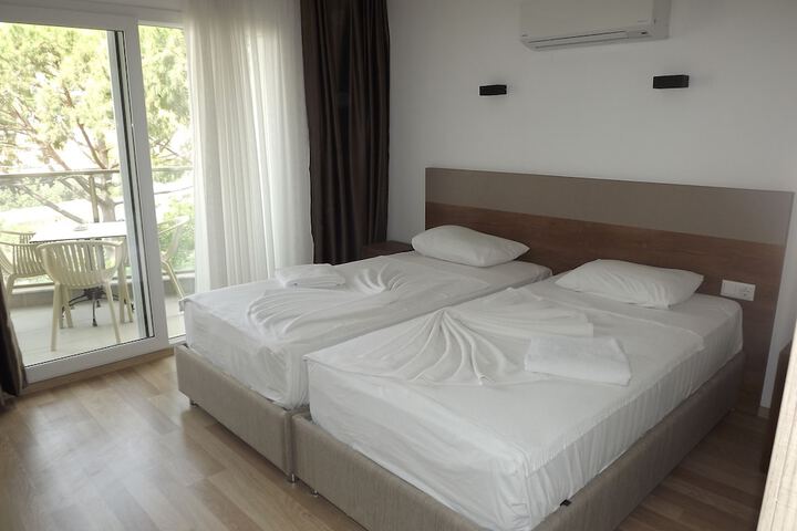 Room 3 of 40