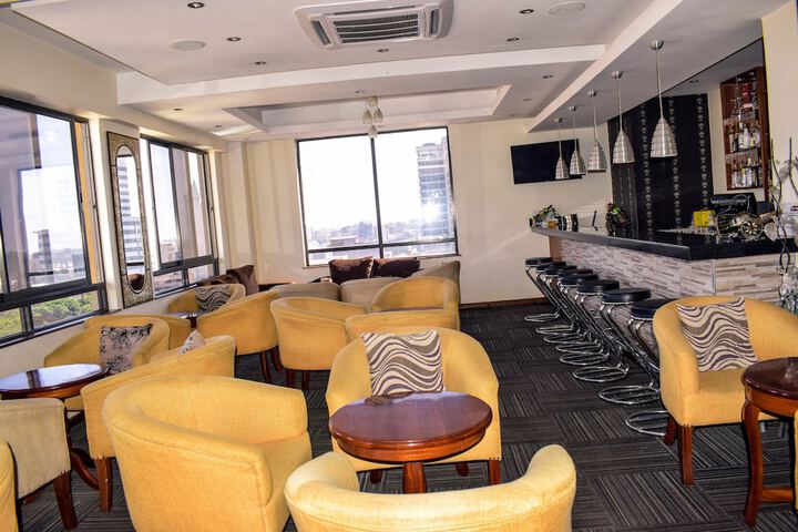 Lounge 55 of 71