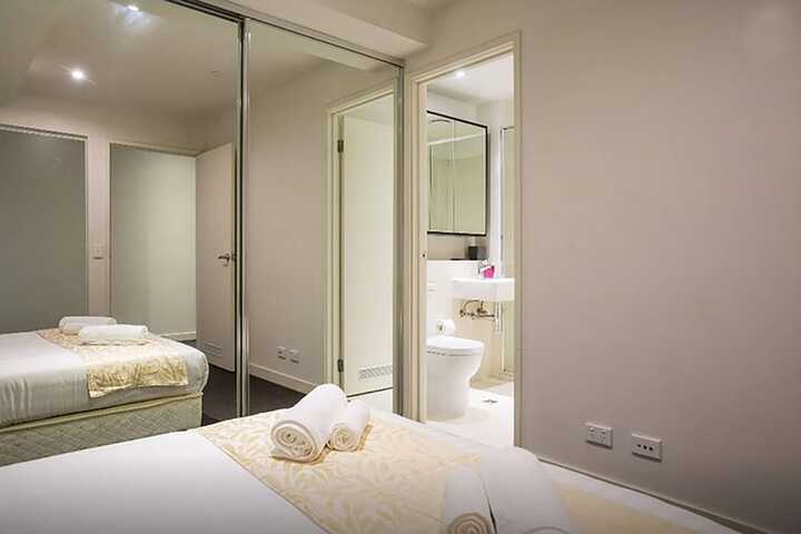 Room 27 of 73