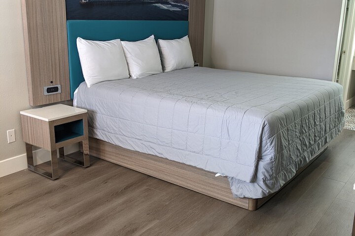 Deluxe King Bed (52 of 54)
