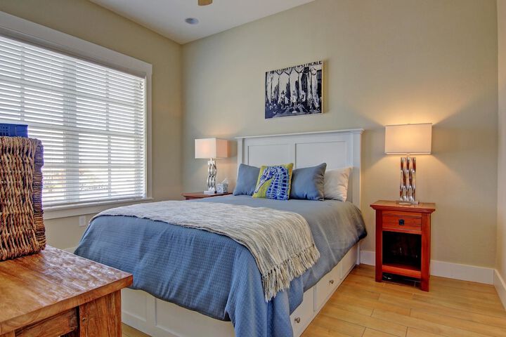 Room 8 of 27