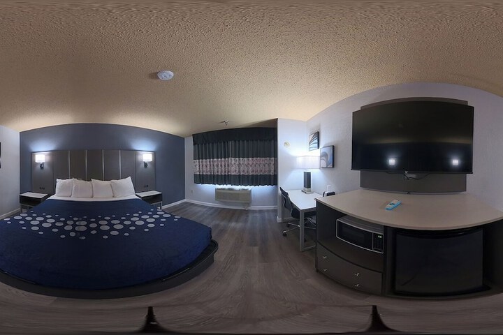 1 King Bed (9 of 15)