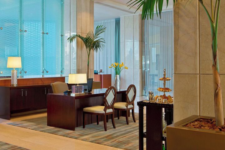 Entrance & Lobby