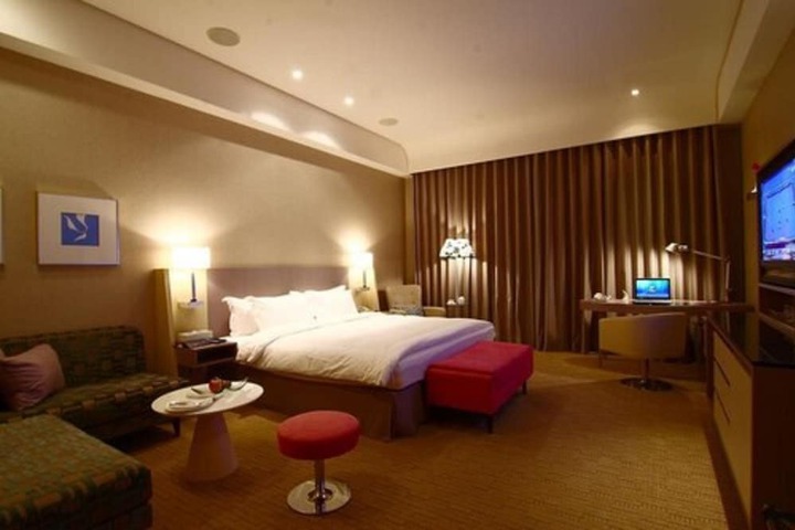 Room 15 of 54