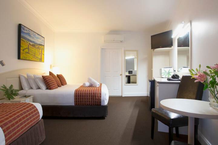 Room 8 of 48