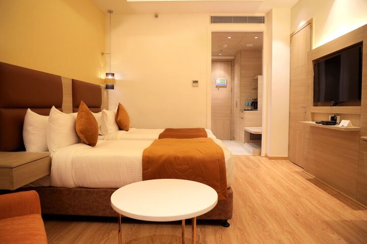 Room 12 of 33