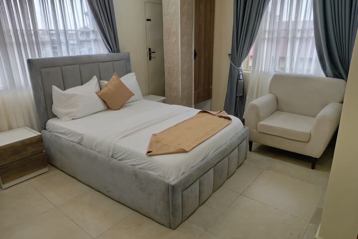 Room 14 of 77