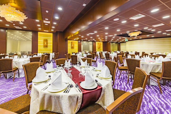 Ballroom/Hall 45 of 55