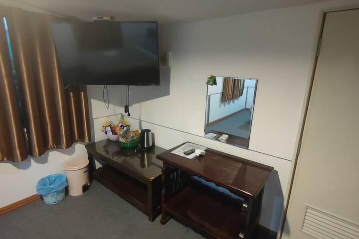 Room 10 of 30