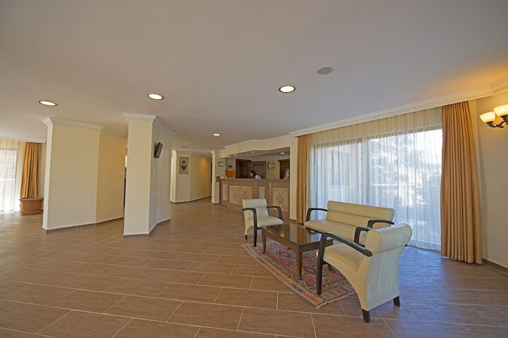Entrance & Lobby