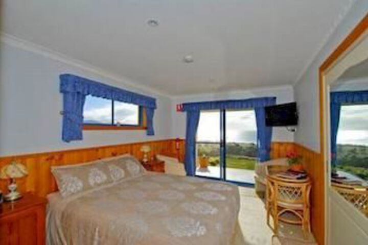 Room 5 of 33