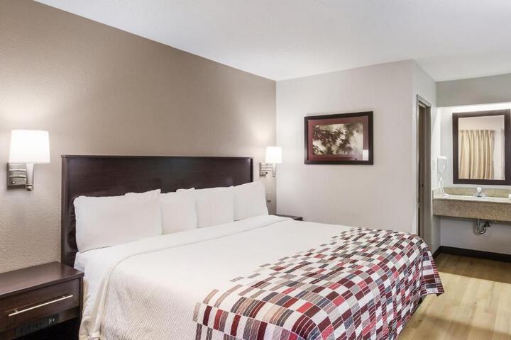 1 King Bed (16 of 20)