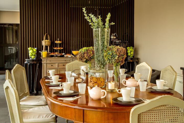 Breakfast/Coffee Service 49 of 55
