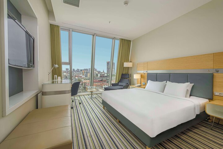 Room 43 of 204