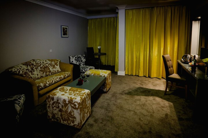Room 10 of 85