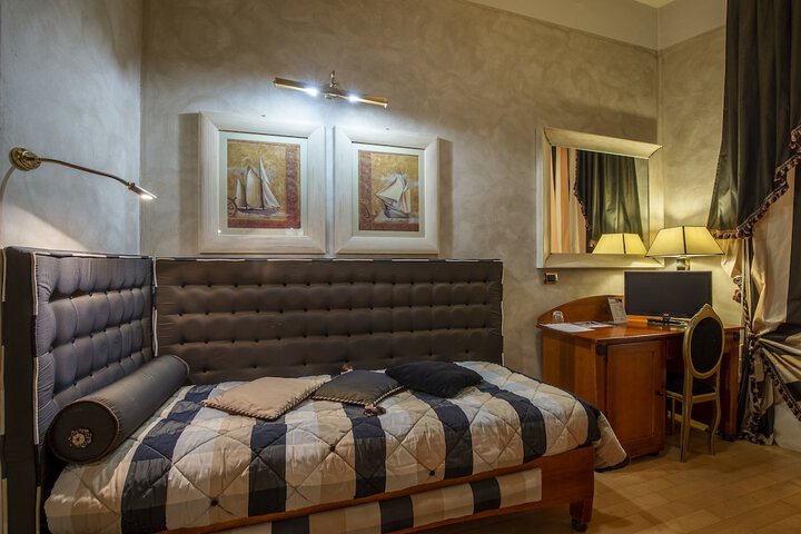 Room 48 of 208