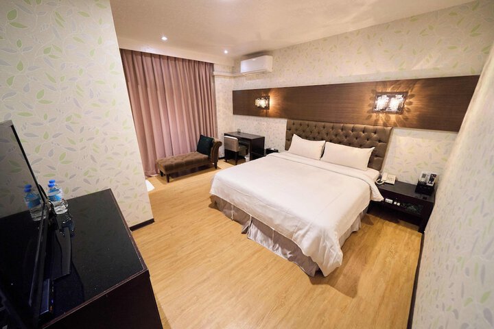 Room 6 of 48