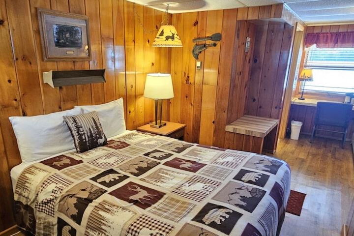 Room 42 of 210