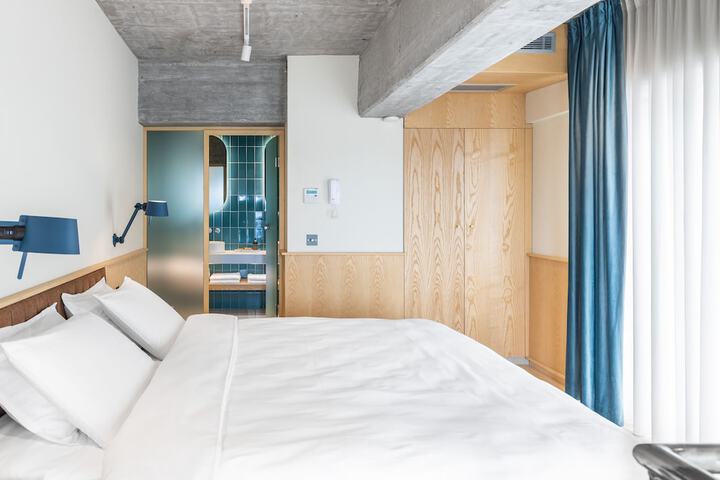 Room 13 of 46