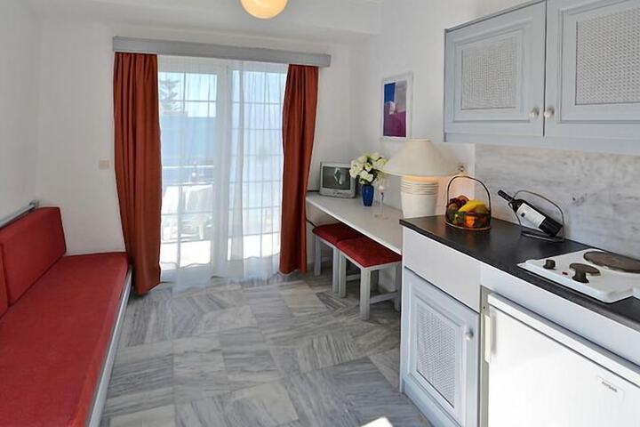 Private kitchenette