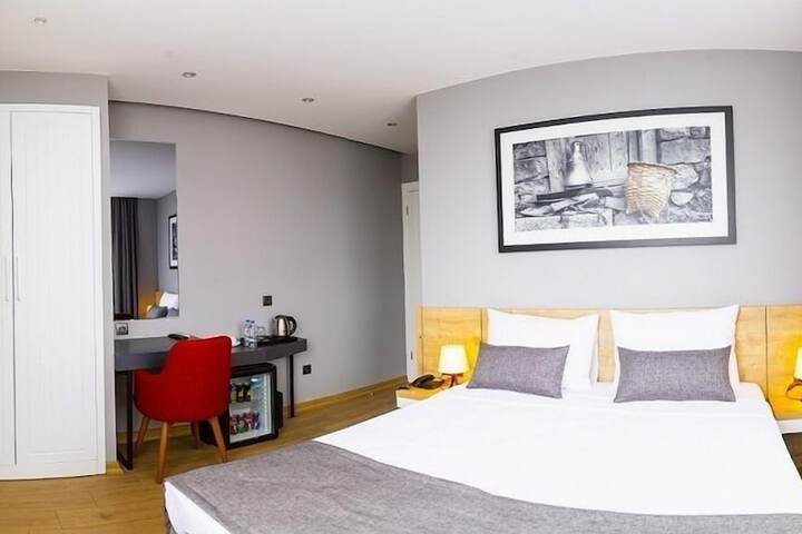 Room 14 of 28