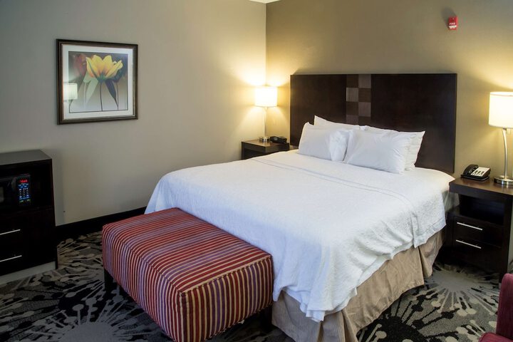 1 King Bed (3 of 24)