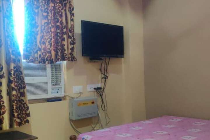 Room 10 of 13
