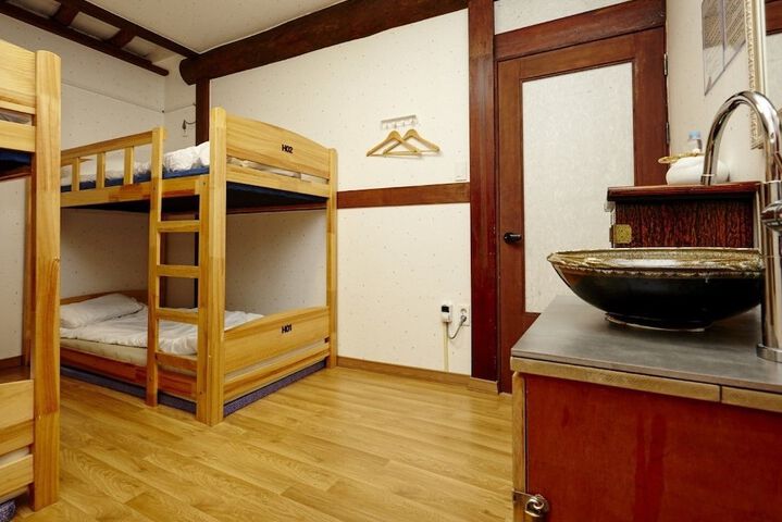 Room 28 of 47