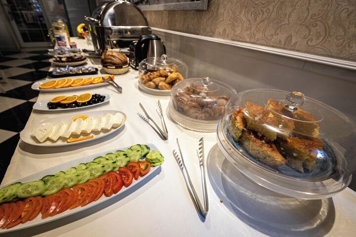 Breakfast/Coffee Service 107 of 188