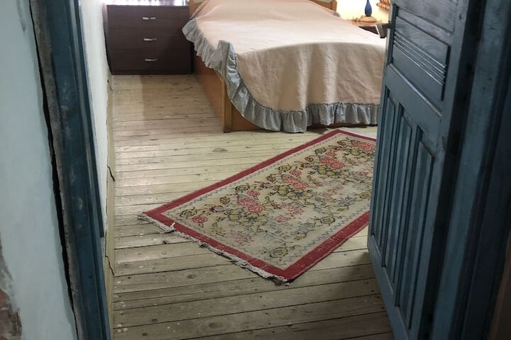 Room 2 of 35