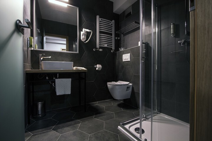 Room 26 of 48