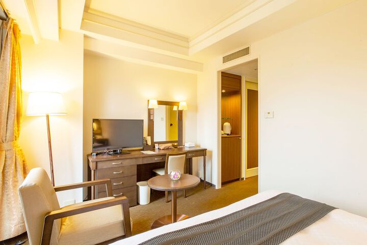 Room 12 of 204