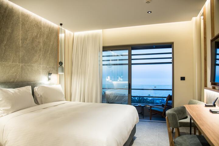 Room 44 of 332