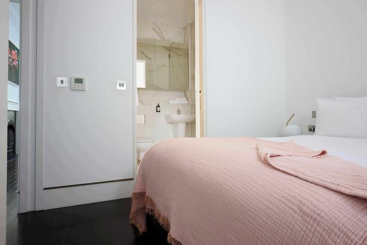 Room 42 of 46
