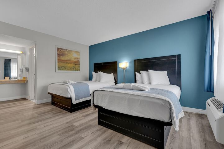 2 Double Beds (4 of 16)