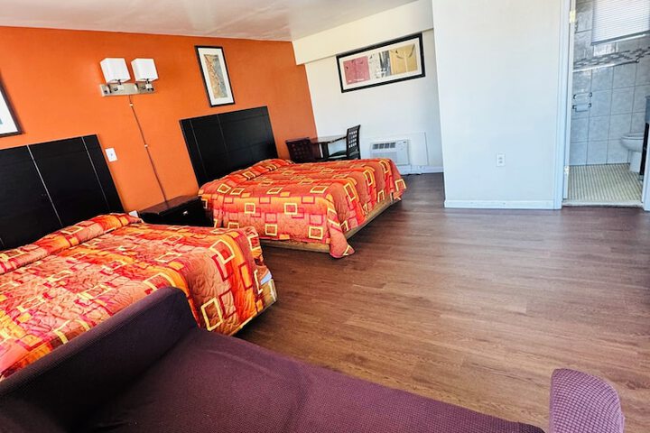 2 Queen Beds and Sofa (1 of 19)