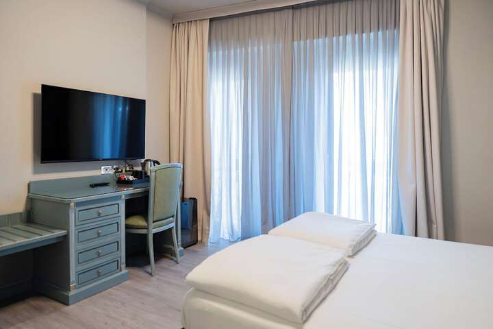 Room 30 of 115