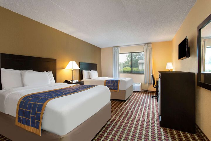 2 Double Beds (5 of 7)