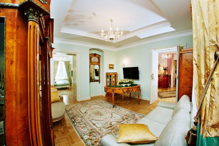 Room 8 of 35
