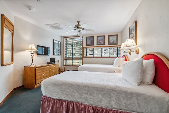 Room 29 of 215
